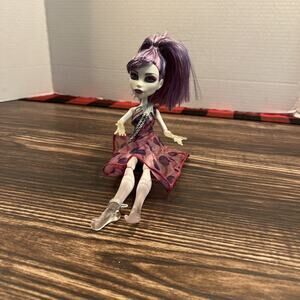 Monster High 2011 Spectra Vondergeist Ghoul's Night Out Doll Purple Hair MATTEL
